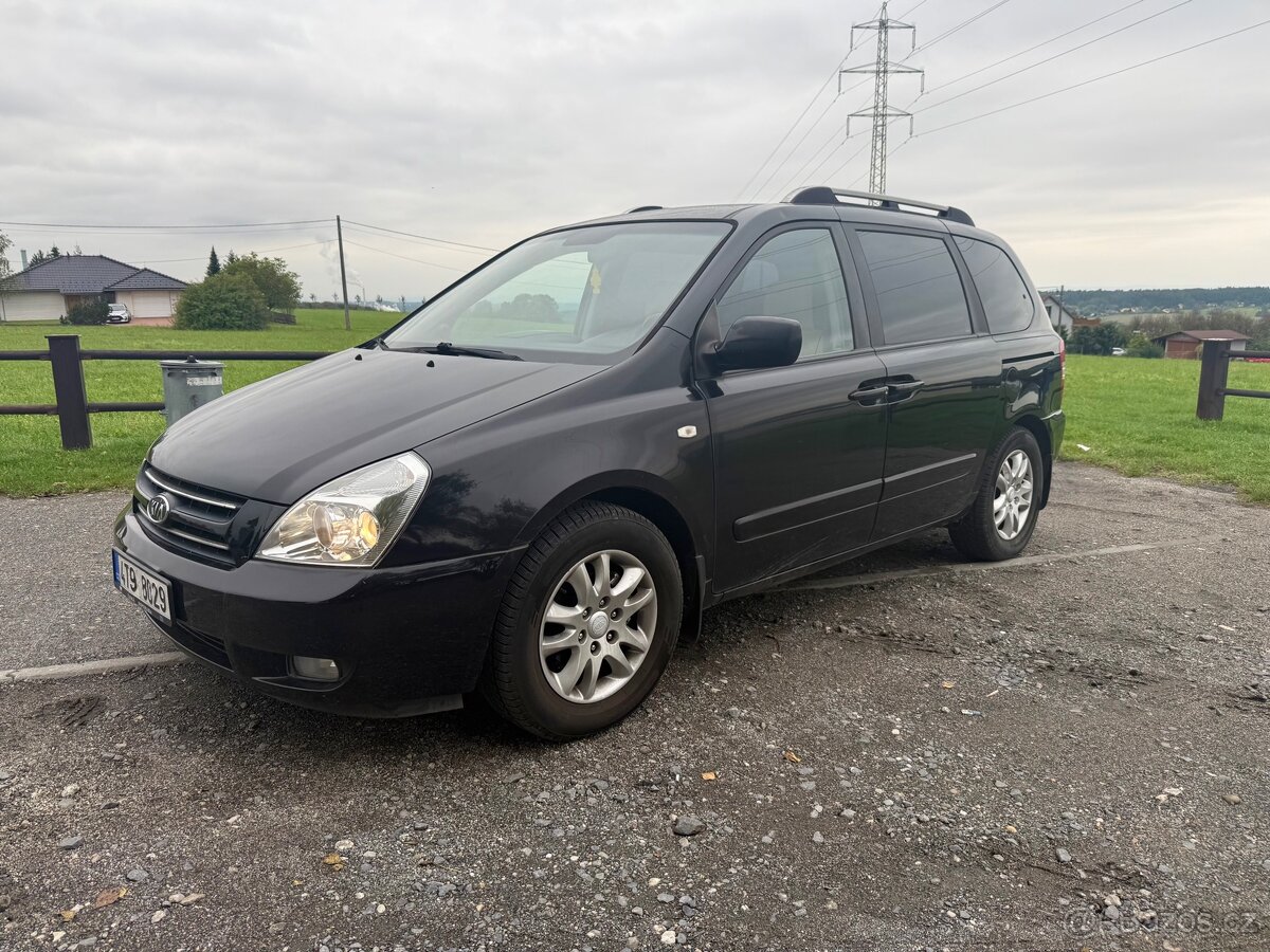 Kia carnival velke rodinne suv nova